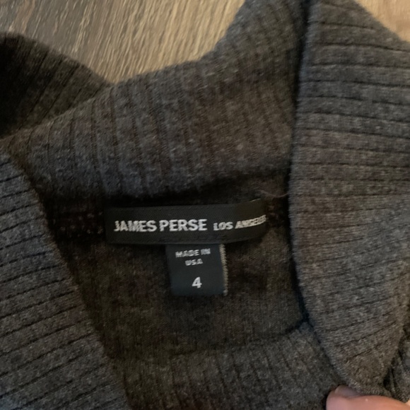 James Perse‎ ribbed light mock neck top. Maybe worn once. Retail 129 - Picture 2 of 4